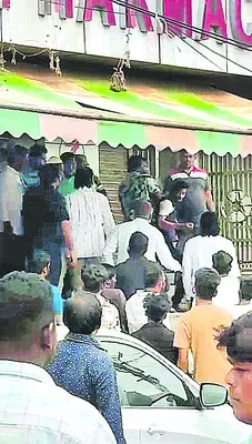 యువకులపై టీడీపీ నాయకుడి దాడి