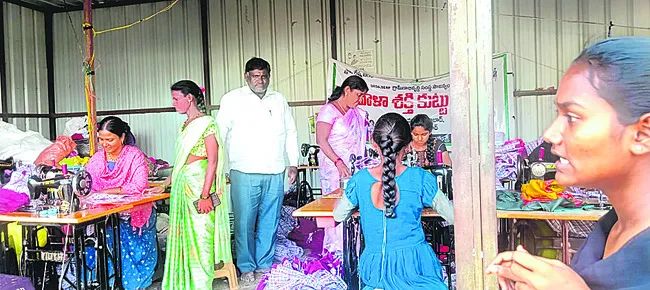 సిద్ధమవుతున్న యూనిఫాం 