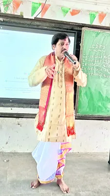 భాష గొప్పతనాన్ని చాటాలి