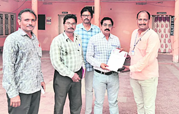 ఖాళీల జాబితా విడుదల చేయాలని వినతి 