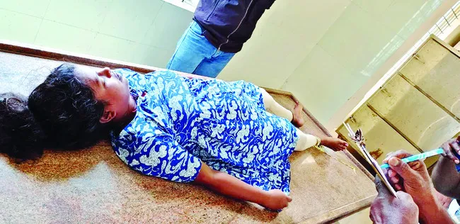 ప్రియుడి వ్యసనాలు నచ్చక యువతి ఆత్మహత్య