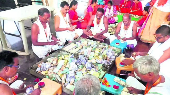 బాసర ఆలయ హుండీ లెక్కింపు