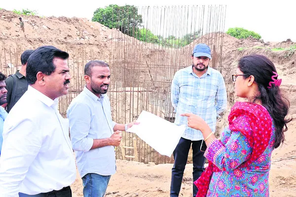 అభివృద్ధి పనుల్లో వేగం పెంచాలి