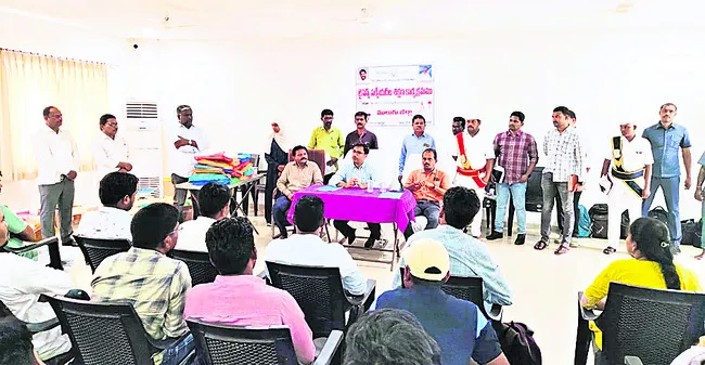 భూముల సర్వేలో సర్వేయర్ల పాత్ర కీలకం