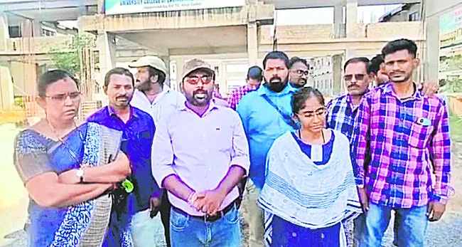 జేఎన్టీయూఎన్లో కాంట్రాక్ట్ అధ్యాపకుల ఆందోళన