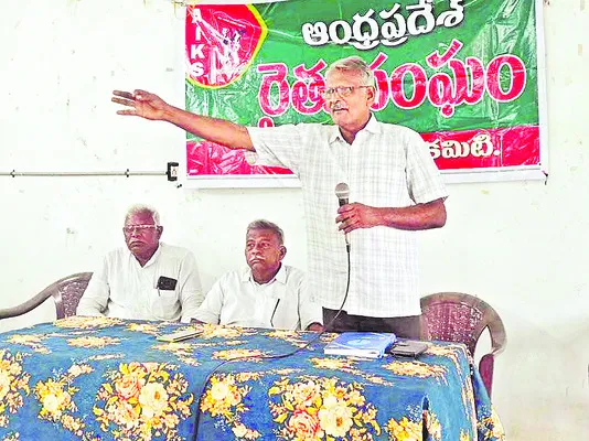 పొగాకు రైతుల సమస్యలపై పోరాటం