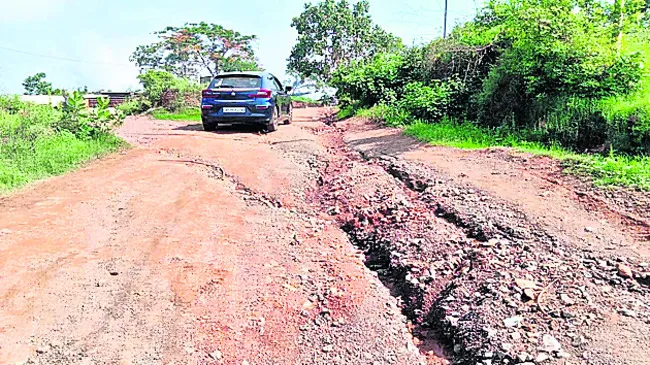 ● అధ్వానంగా రహదారి