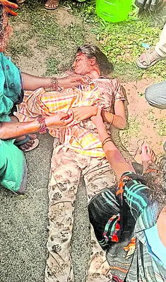 ట్రాక్టర్ కింద పడి బాలిక దుర్మరణం