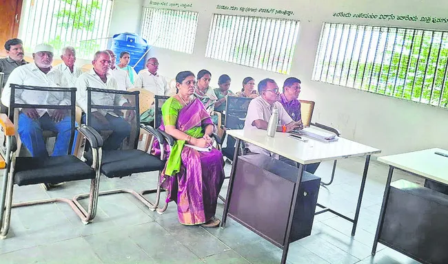 అందుబాటులోనే సరిపడా విత్తనాలు