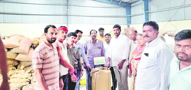 3,022 క్వింటాళ్ల జొన్నల కొనుగోలు