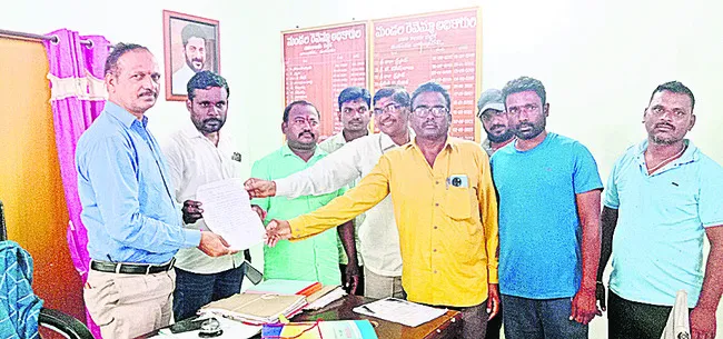 రహదారికి అనుమతులు నిలిపివేయాలి