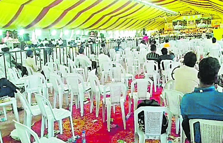 అవే గొప్పలు.. అదే విద్వేషం