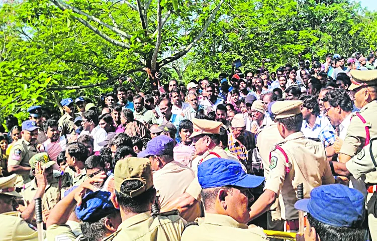 Visakha Steel Plant contract workers are on indefinite strike from 20th of this month