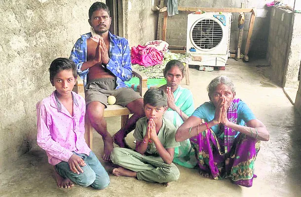 ఆపదలో ఉన్నాం.. ఆదుకోండి 