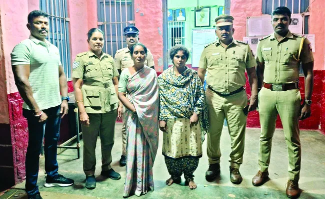 బస్సుల్లో దొంగతనాలు.. అత్తా కోడలు అరెస్టు 