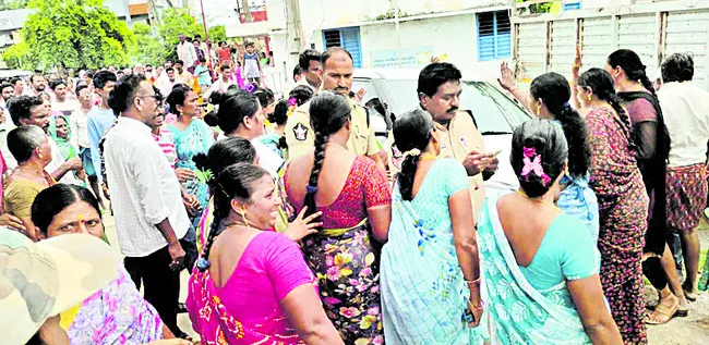 అనిగండ్లపాడులో ఉద్రిక్తత