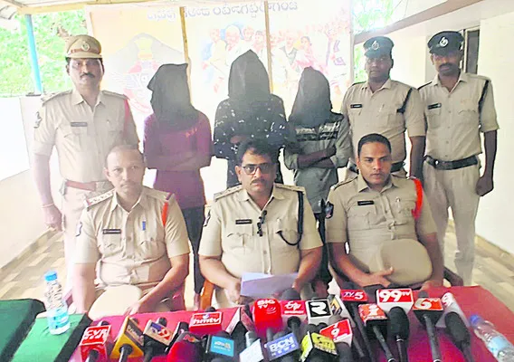 దోపిడీ కేసులో నిందితుల అరెస్టు