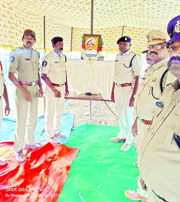 పోలీస్‌ కార్యాలయంలో ఘనంగా ఎన్టీఆర్‌ జయంతి