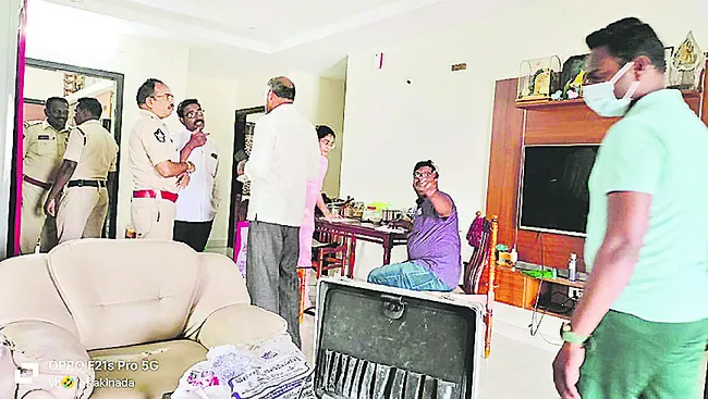 జల్సాలకు బానిసలై చోరీల బాట