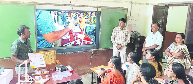 బోధనలో సాంకేతికతను జోడించాలి