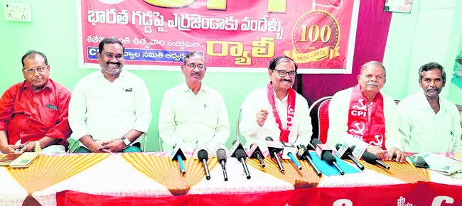 సీమ ప్రాజెక్టులను పూర్తి చేయాలి 