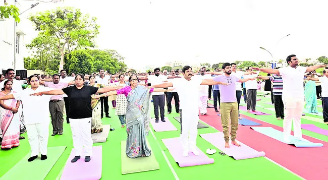 విస్తృతంగా యోగాంధ్ర కార్యక్రమాలు 