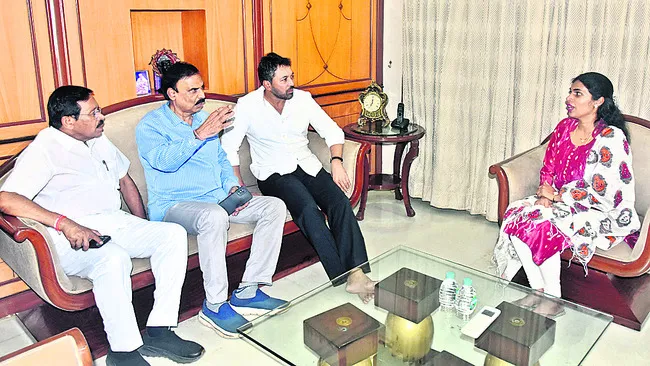 అండగా ఉన్నాం.. భయపడొద్దు