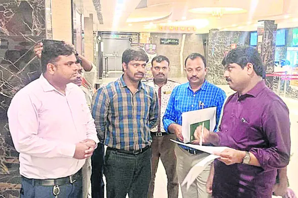 సినిమా థియేటర్ల ఆకస్మిక తనిఖీ 