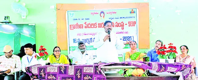మహిళలు ఆర్థిక స్వావలంబన సాధించాలి
