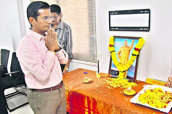 ఎన్టీఆర్కు ఘన నివాళి