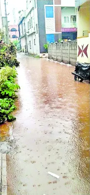 భారీ వర్షం.. అతలాకుతలం 