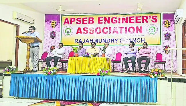 ఇంజినీరు పోస్టులు ఖాళీగా ఉండడం ఆందోళనకరం
