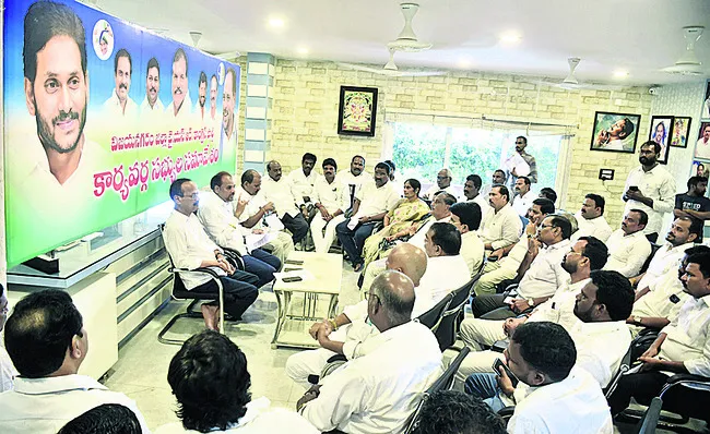 ఏకతాటిపై నడుద్దాం..