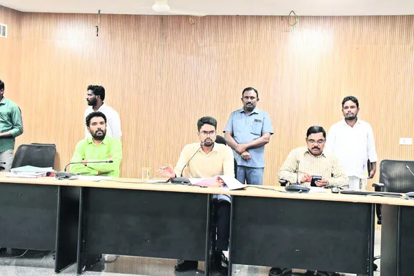 భూ సేకరణ వేగవంతం చేయాలి 