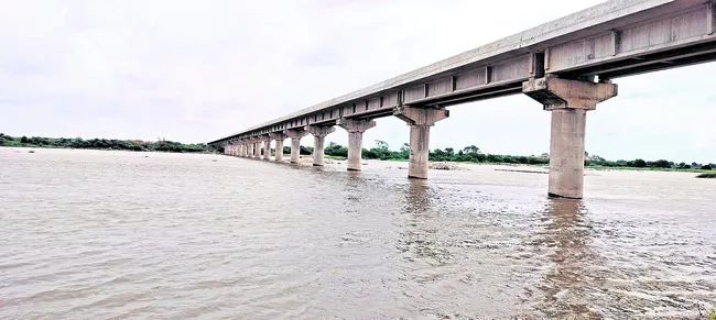 సుంకేసులకు స్వల్పంగా పెరిగిన వరద