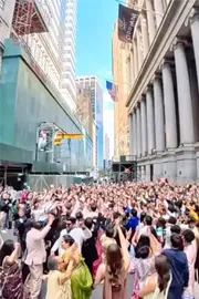 Viral video: Baraat of 400 people shut down Wall Street Goes Viral11