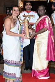 Brazilian Vedic teacher Jonas Masetti walked barefoot to receive Padma Shri2