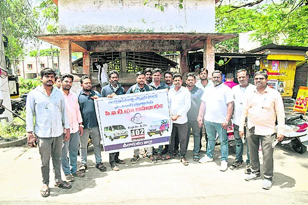తల్లీబిడ్డ ఎక్స్ప్రెస్ డ్రైవర్ల ధర్నా