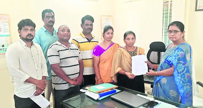 విద్యార్థులభవిష్యత్తుతో చెలగాటం