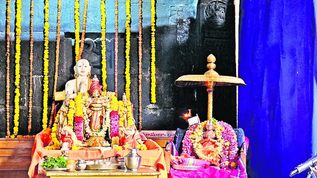 అప్పన్న ఆలయంలో ఘనంగా తిరునక్షత్రం పూజలు 