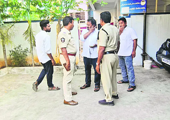 మాజీ ఎమ్మెల్యే మస్తాన్‌వలి హౌస్‌ అరెస్ట్‌ 