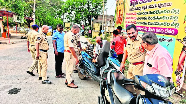 రోడ్డు ప్రమాదంలో మహిళ మృతి