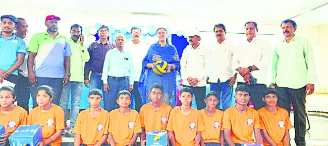 వేసవి శిబిరాలు సద్వినియోగం చేసుకోవాలి