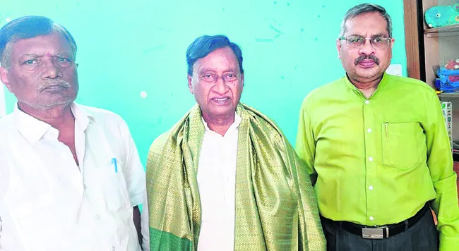 రైతు సంఘాల సమాఖ్య గౌరవాధ్యక్షుడిగా గుత్తా మోహన్రెడ్డి