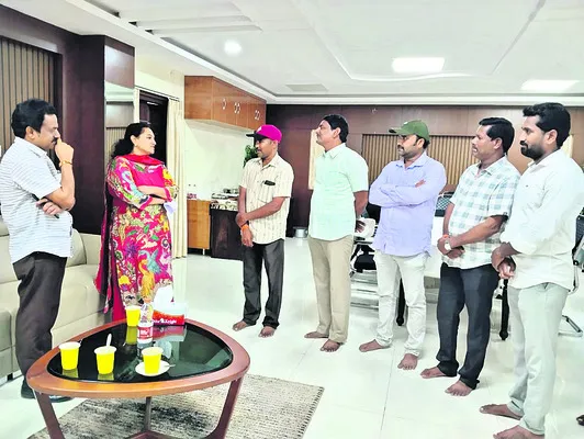 ఉపాధి సిబ్బంది వేతన వెతలు