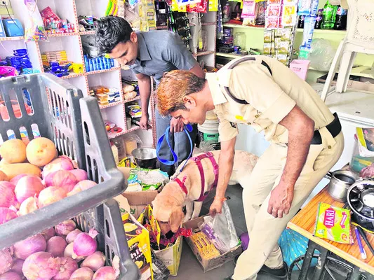 పోలీసుల ఆకస్మిక తనిఖీలు 