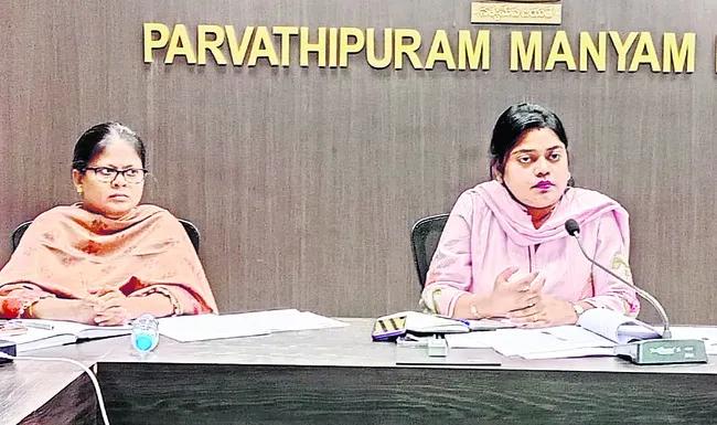 బర్త్ సర్టిఫికెట్ల దరఖాస్తుల స్వీకరణలో అలసత్వం వద్దు