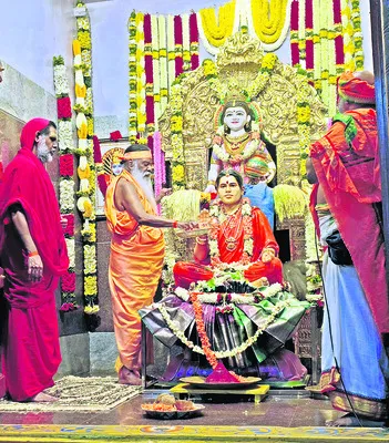 మాతృమూర్తిని మించిన దైవం లేదు 