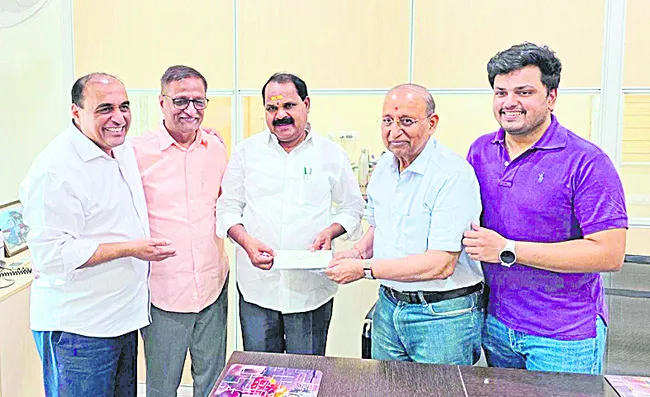 కళాశాల నిర్మాణానికి రూ.11లక్షల విరాళం