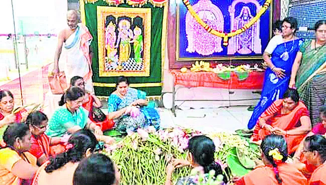 పుష్పయాగానికి పూలు తరలింపు 